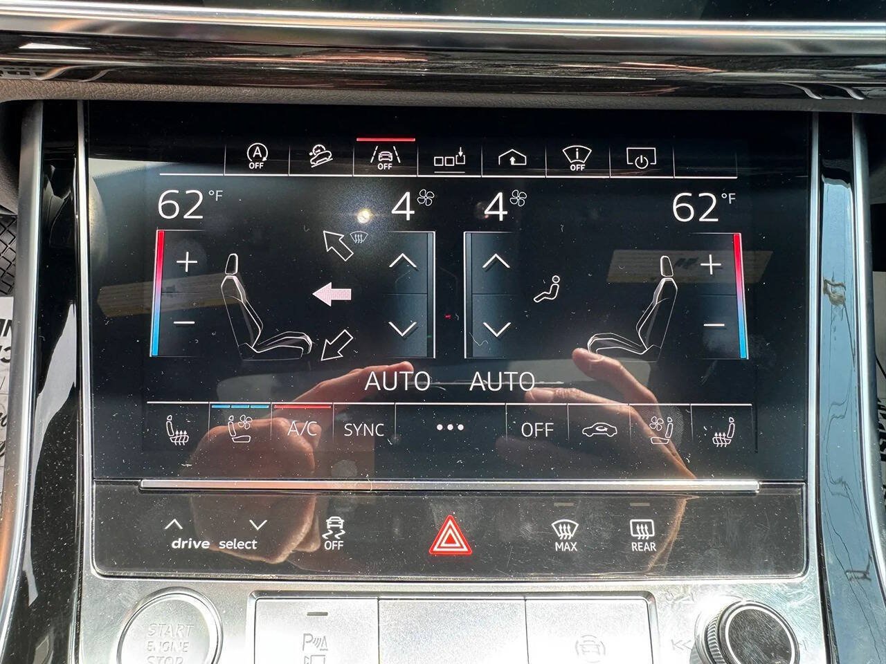 Used 2019 Audi Q8 Prestige w/ Luxury Package AWD/4WD image 11