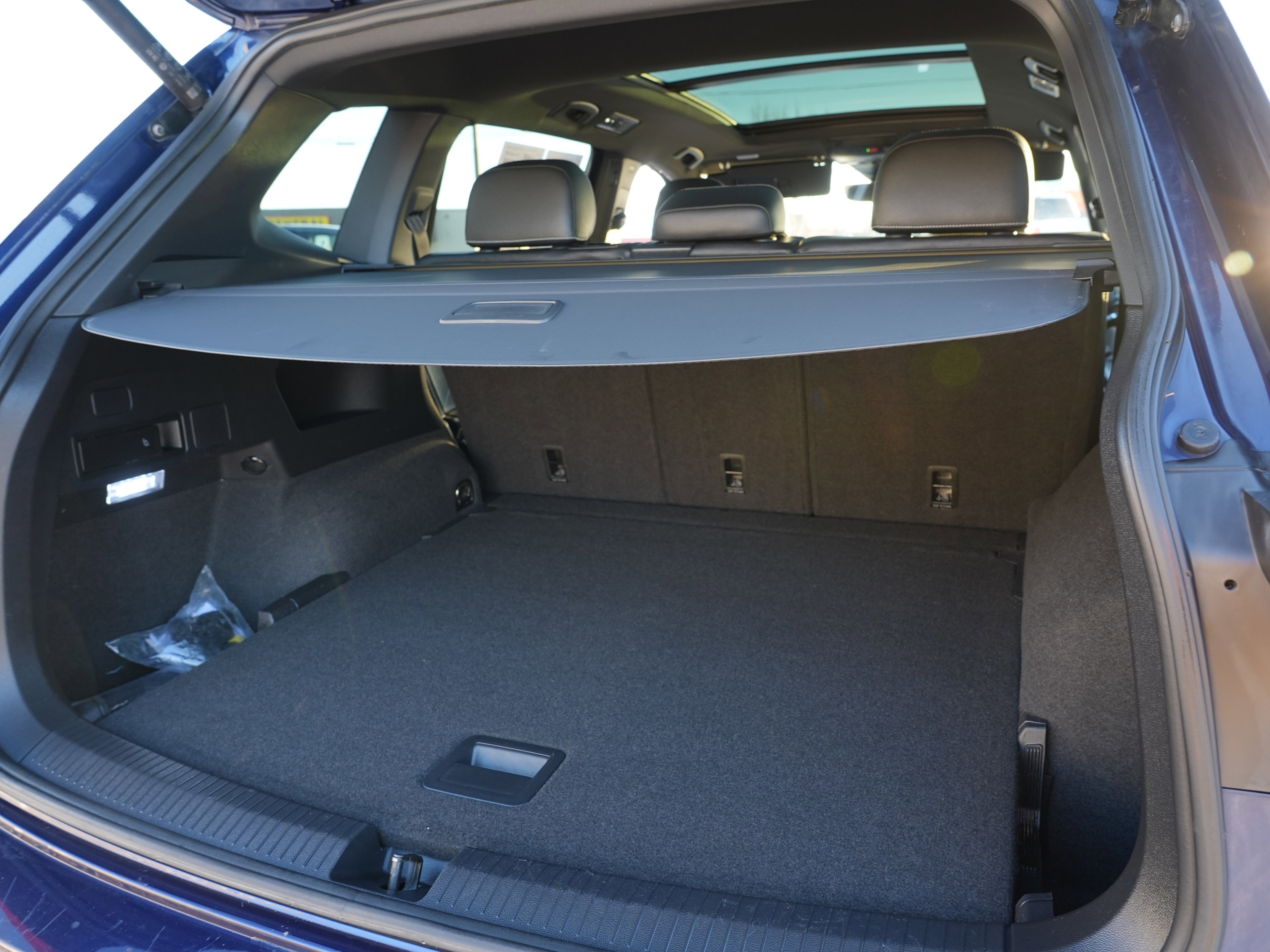 Used 2023 Volkswagen Tiguan SEL R-Line image 33