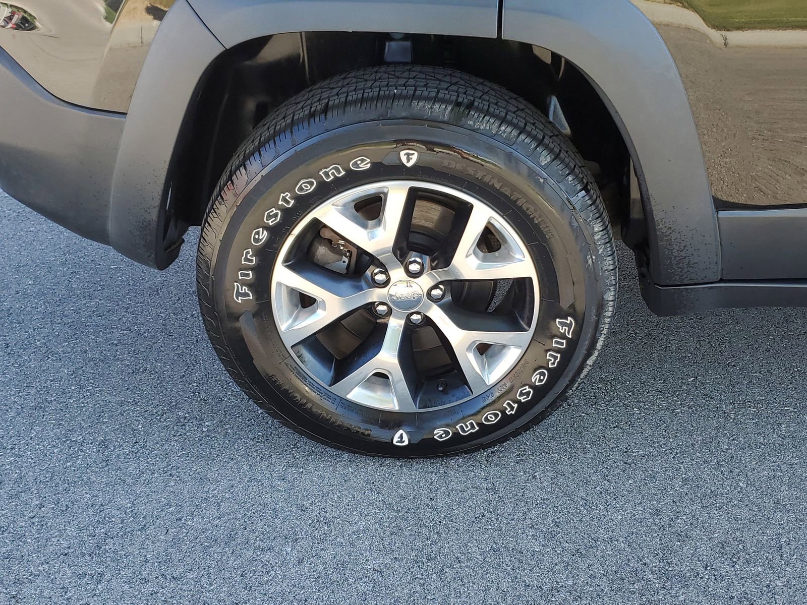 Used 2014 Jeep Cherokee Trailhawk w/ Leather Interior Group AWD/4WD image 5