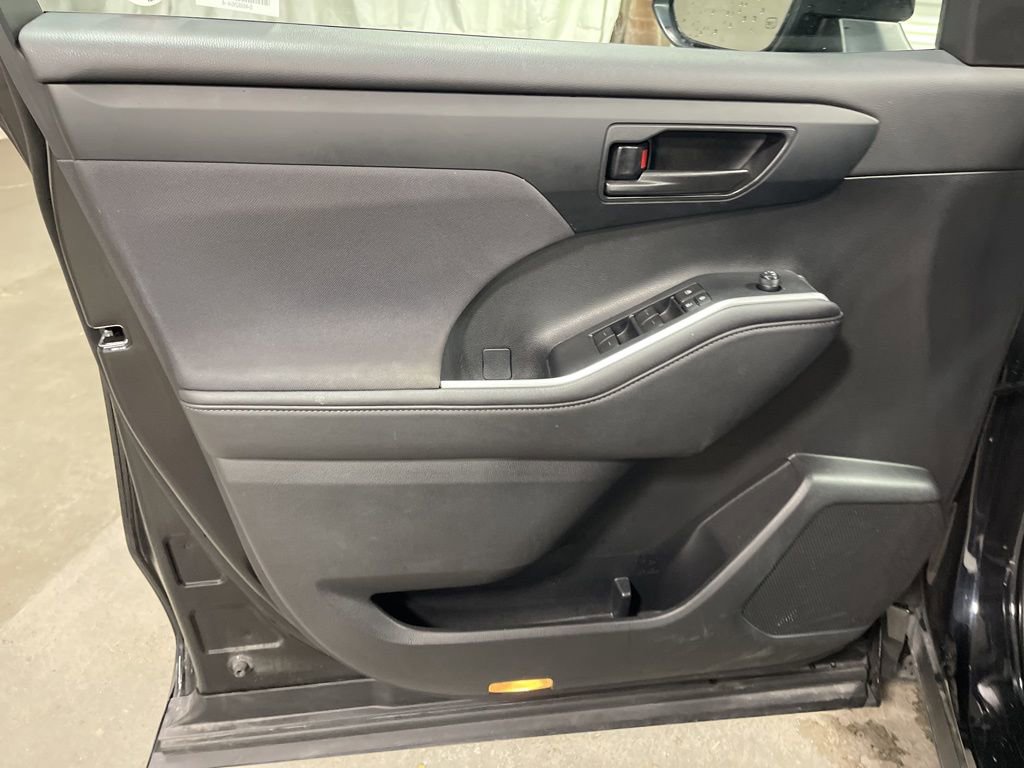 Used 2024 Toyota Highlander XLE image 22