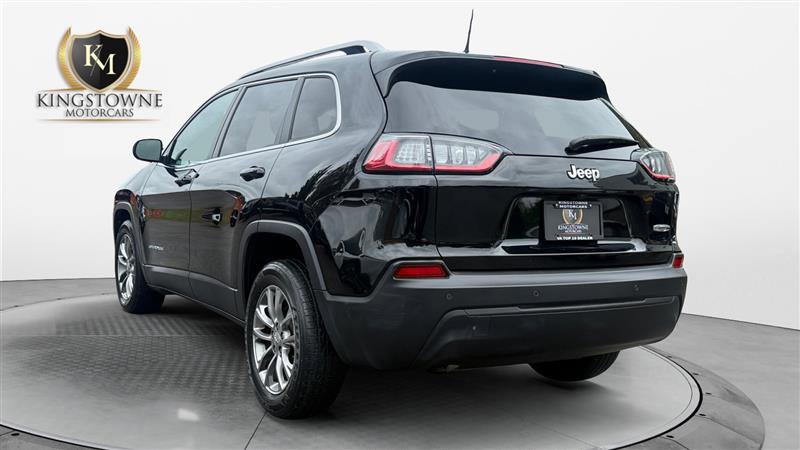 Used 2019 Jeep Cherokee Latitude Plus w/ Cold Weather Group FWD image 3