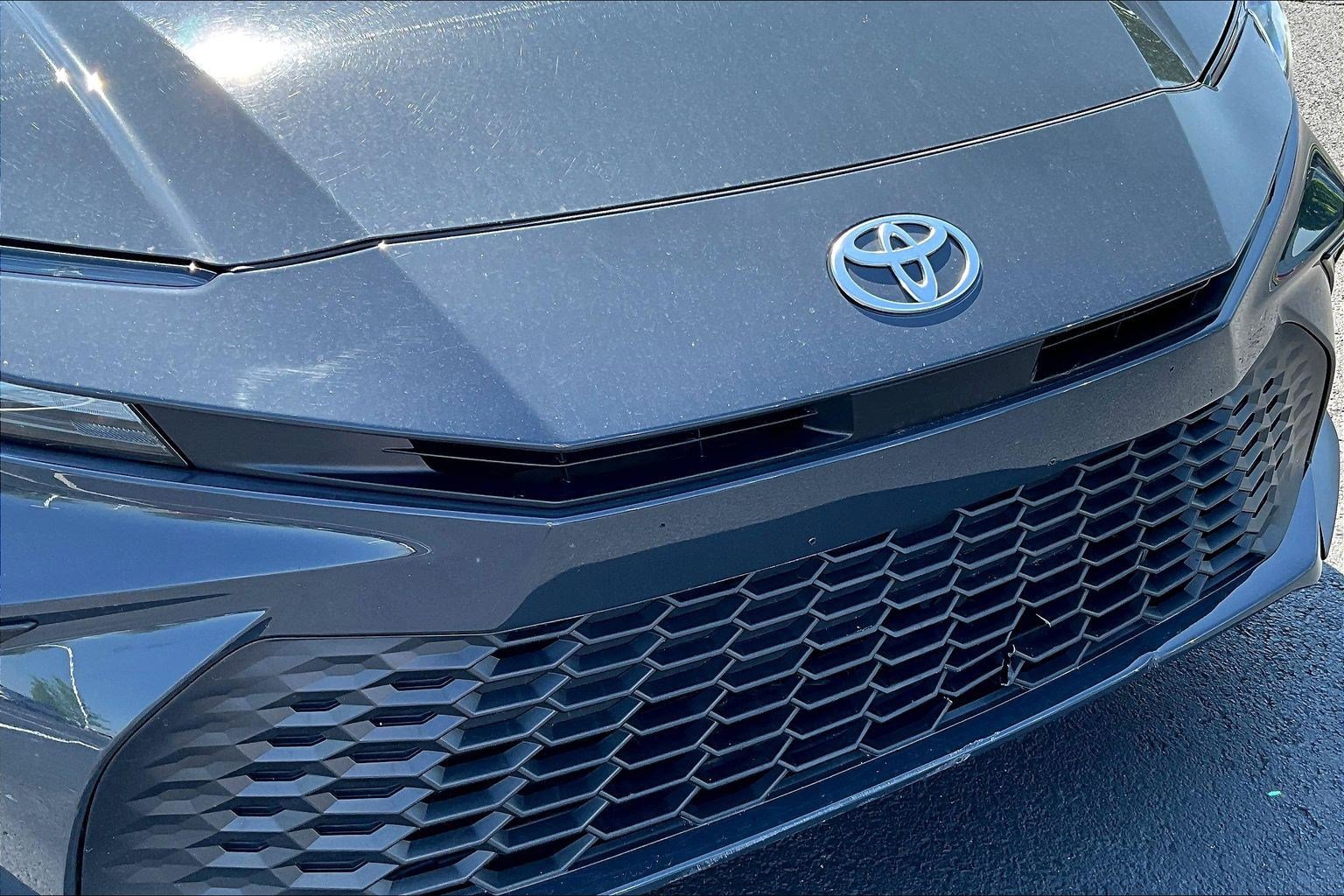 Used 2025 Toyota Camry SE w/ Convenience Package AWD/4WD image 30