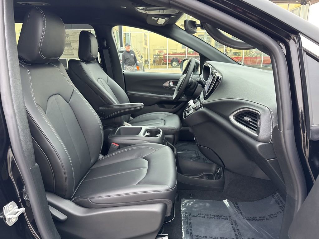New 2026 Chrysler Pacifica Select image 29