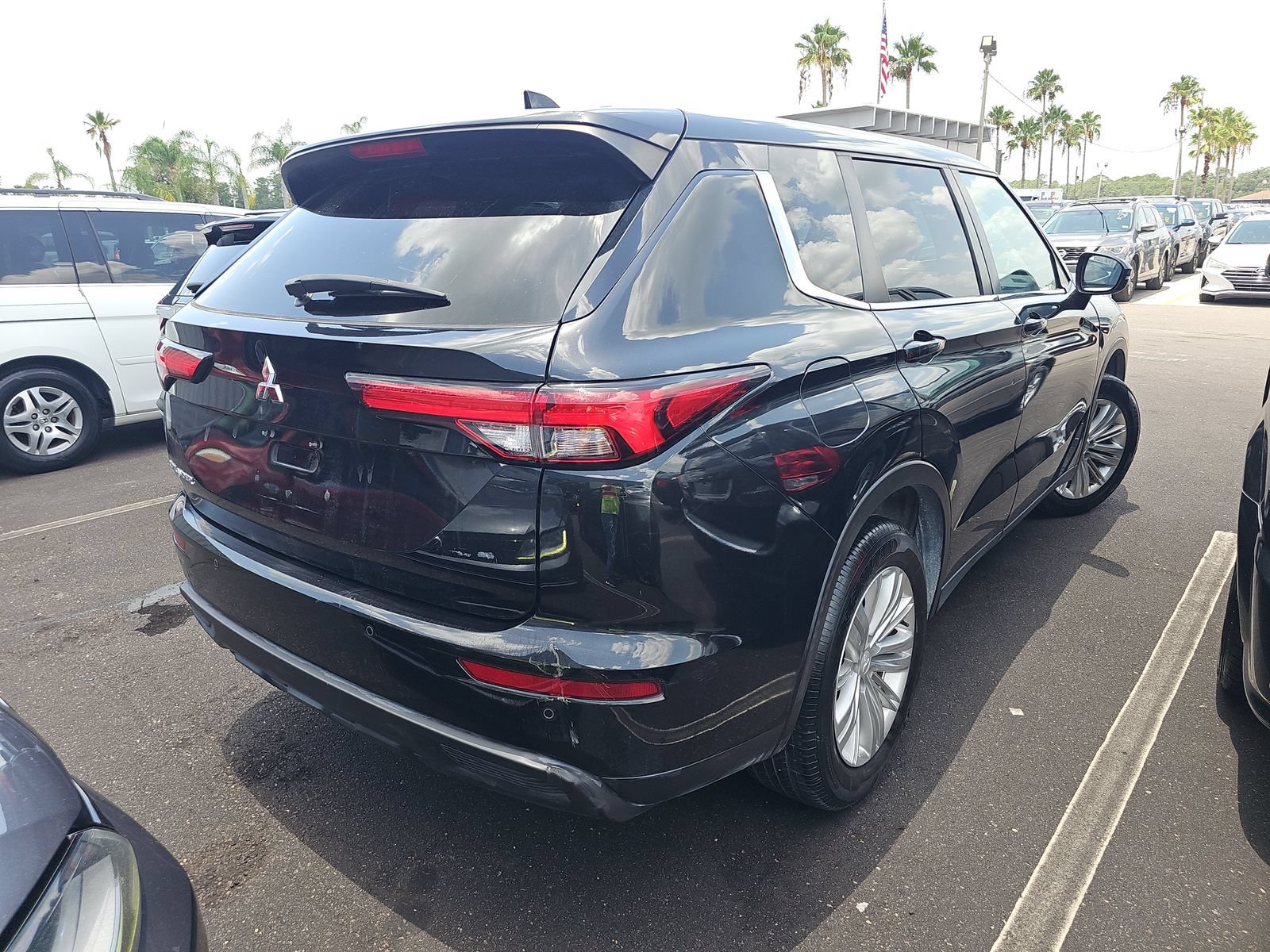 Used 2022 Mitsubishi Outlander ES FWD image 6