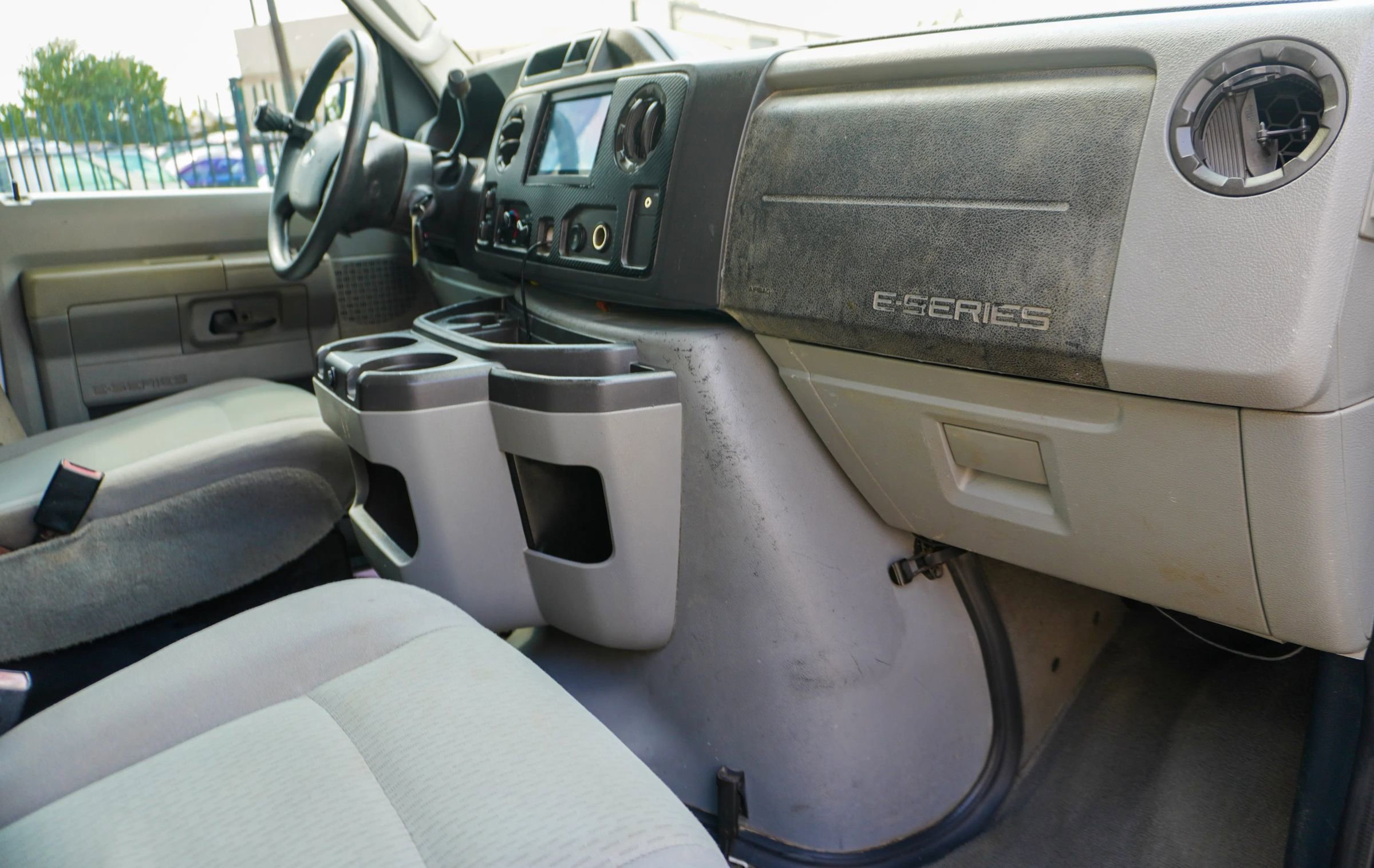 Used 2011 Ford E-350 and Econoline 350 XLT image 16