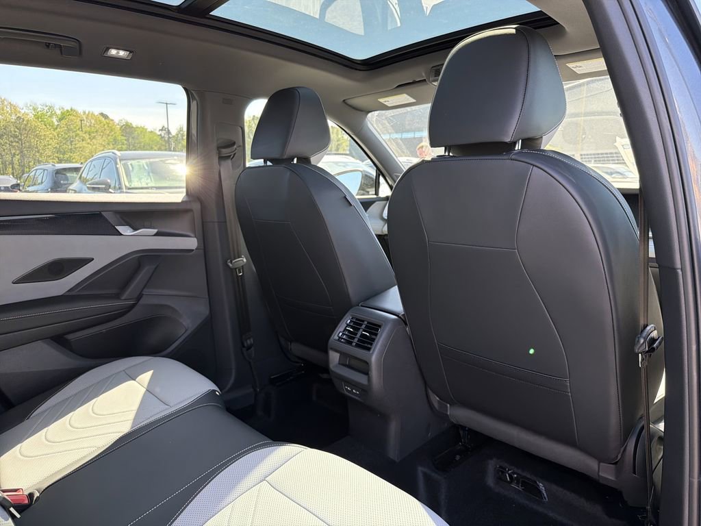 New 2026 Volkswagen Tiguan SE R-Line FWD image 17