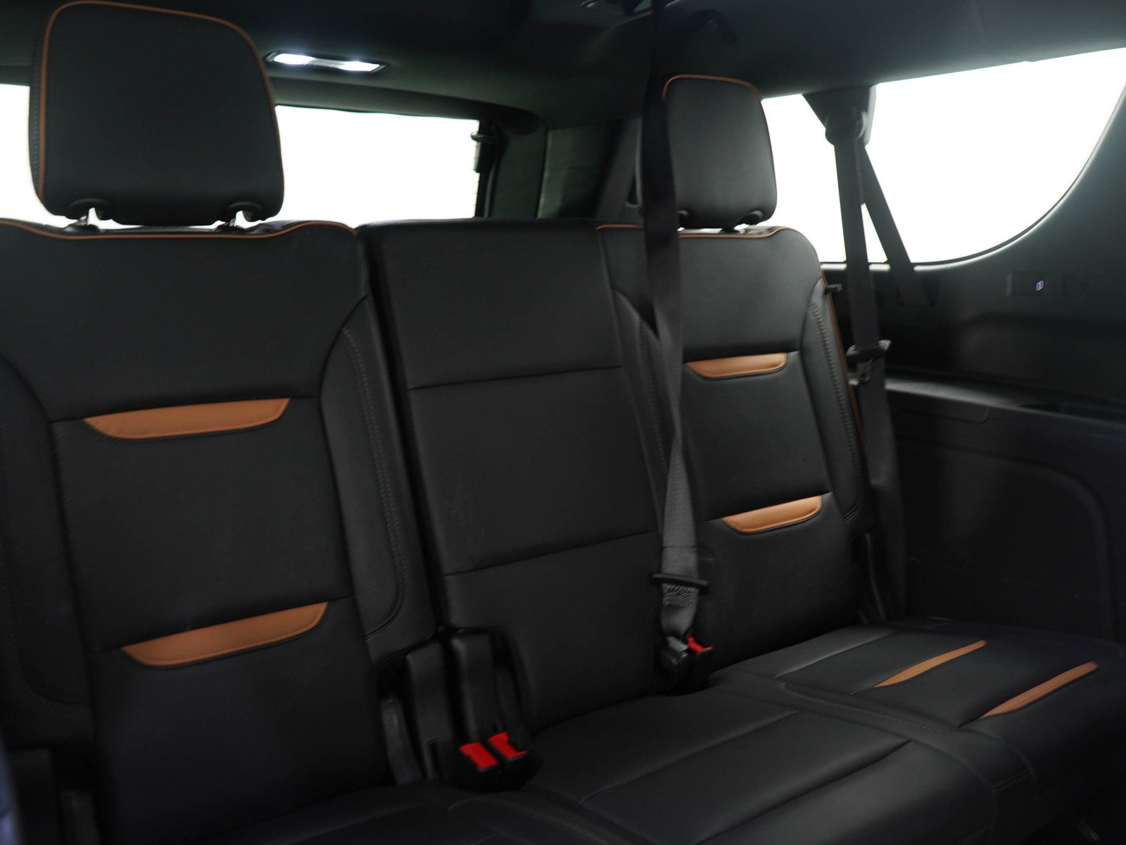 Used 2021 GMC Yukon XL AT4 w/ Technology Package image 13