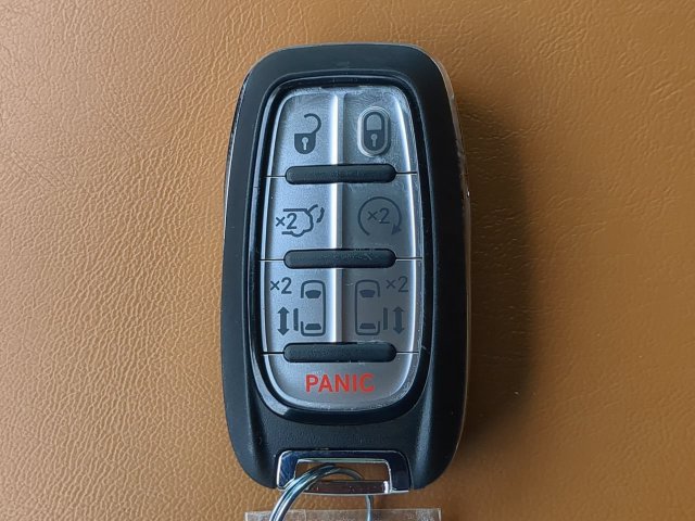 Used 2023 Chrysler Pacifica Pinnacle FWD image 38