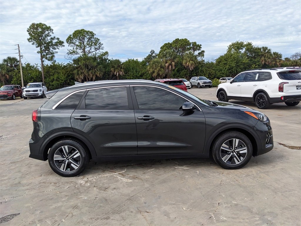 Certified 2022 Kia Niro EX image 10