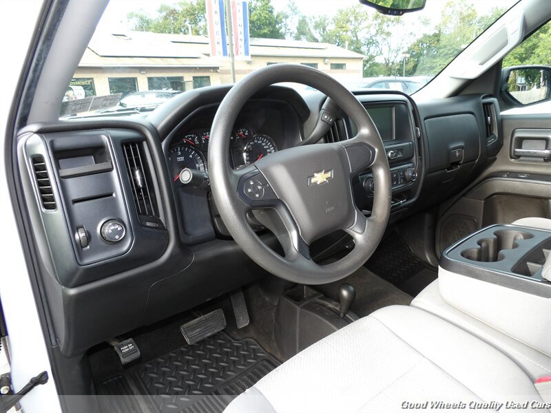 Used 2018 Chevrolet Silverado 1500 Custom w/ Custom Value Package AWD/4WD image 9