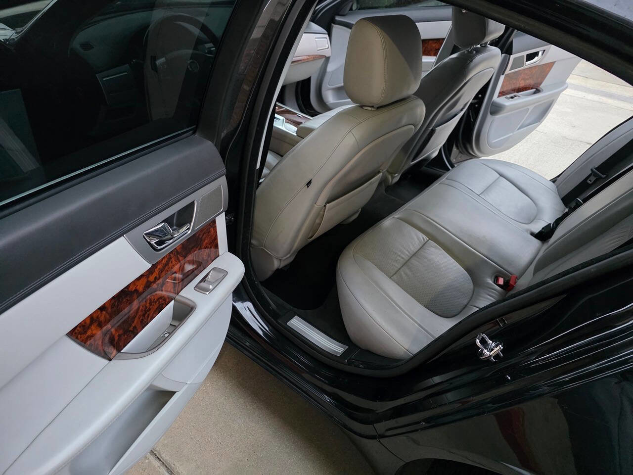 Used 2011 Jaguar XF Portfolio image 15