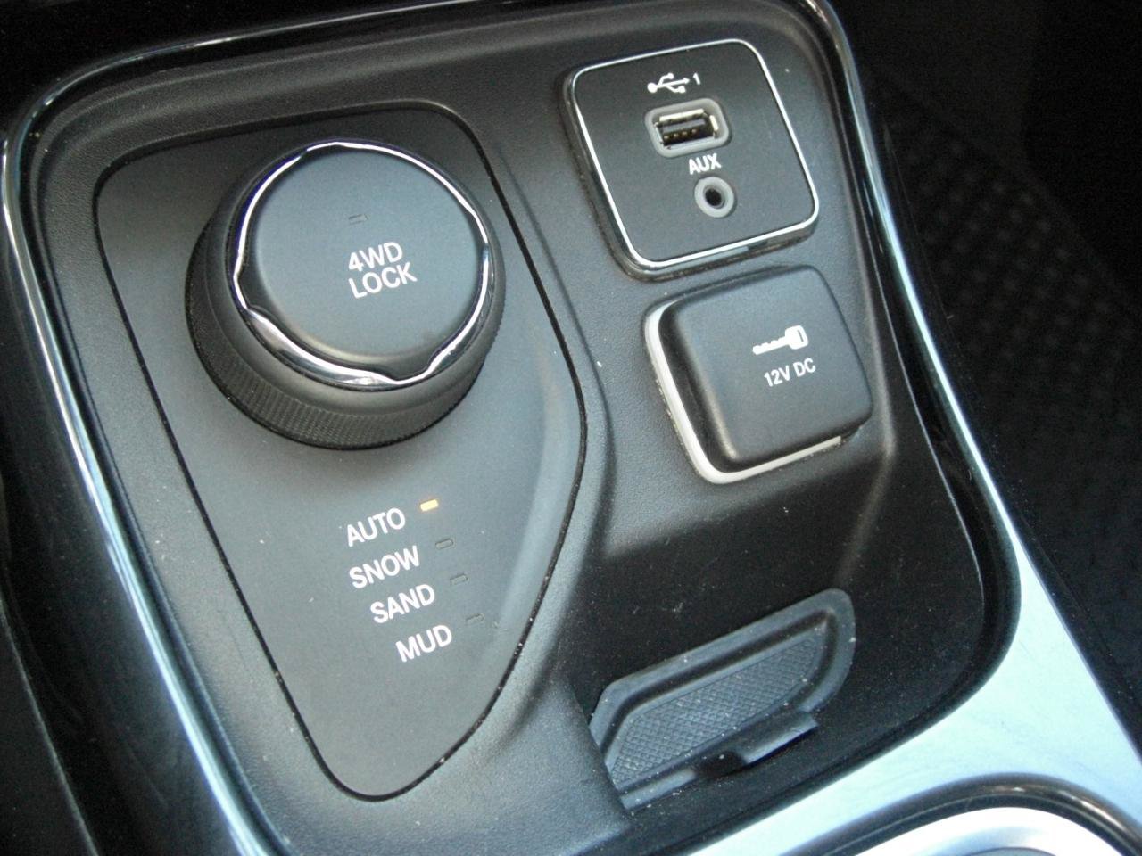 Used 2021 Jeep Compass Latitude w/ Sun and Sound Group AWD/4WD image 22