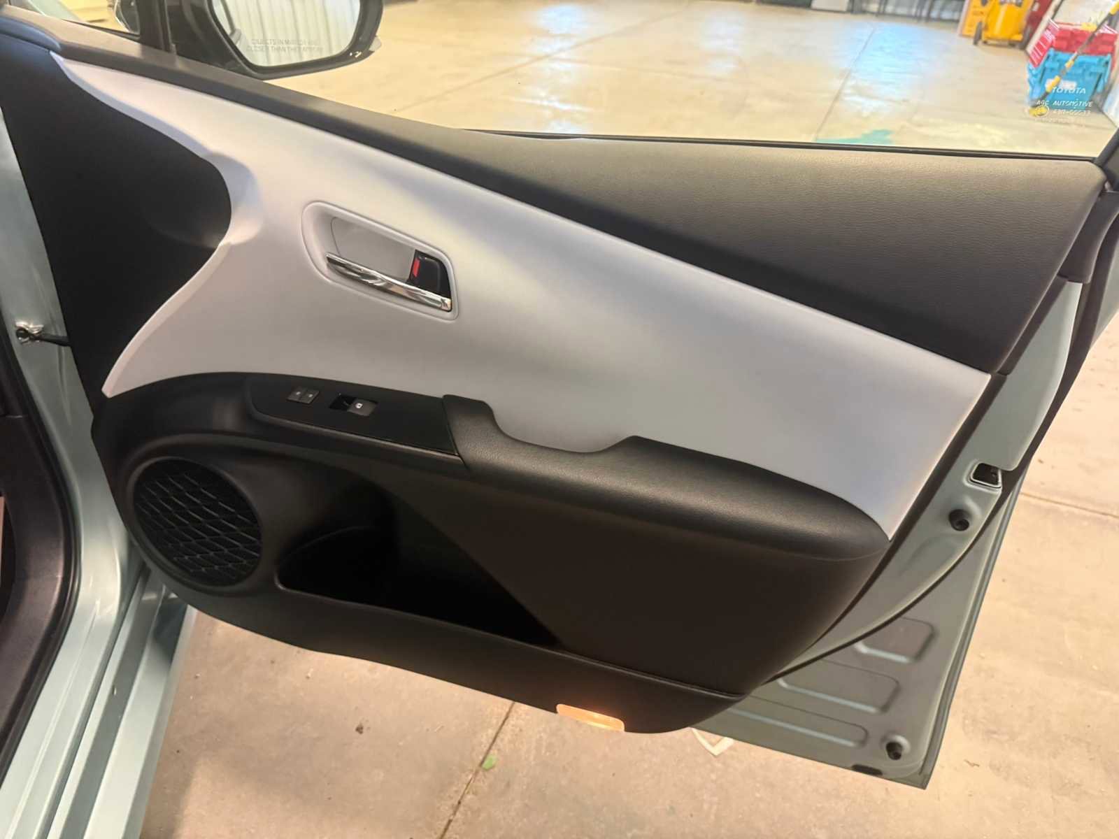 Used 2017 Toyota Prius Three w/ Advanced Technology Package FWD image 28