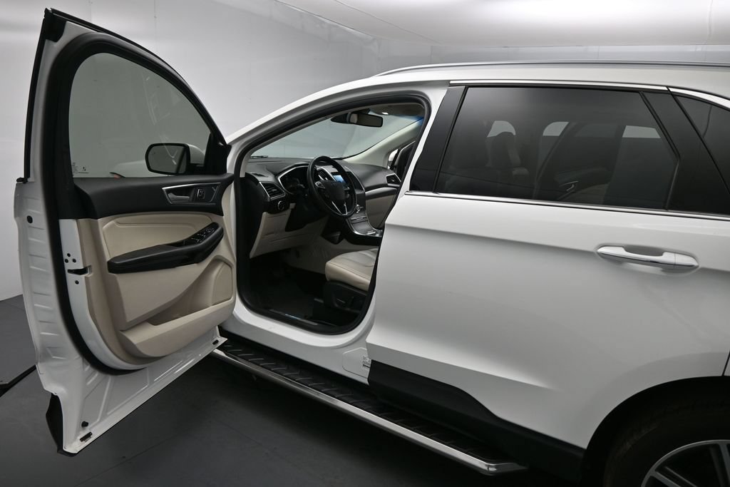 Certified 2020 Ford Edge Titanium FWD image 9