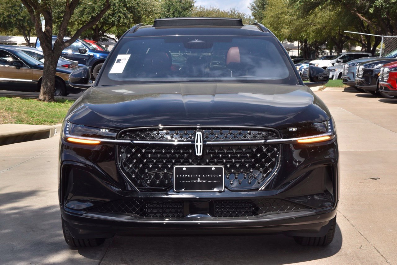 New 2026 Lincoln Nautilus Reserve AWD/4WD image 2