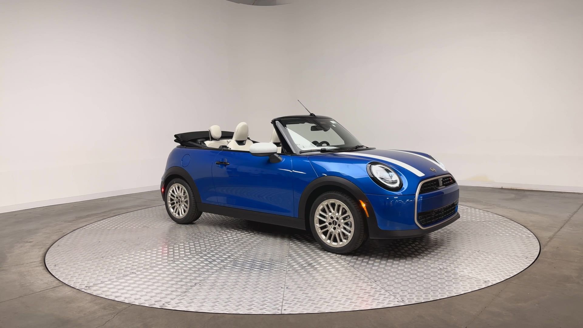 New 2026 MINI Cooper S image 2