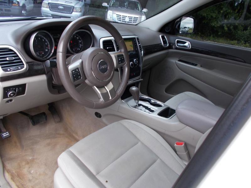 Used 2012 Jeep Grand Cherokee Laredo w/ Laredo E Group image 28