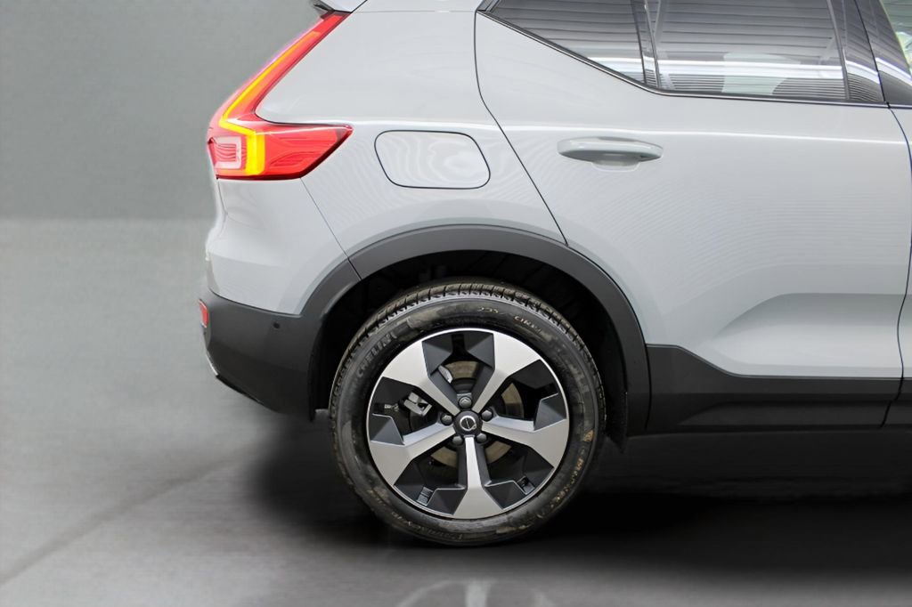 New 2026 Volvo XC40 B5 Plus w/ Protection Package Premier AWD/4WD image 35