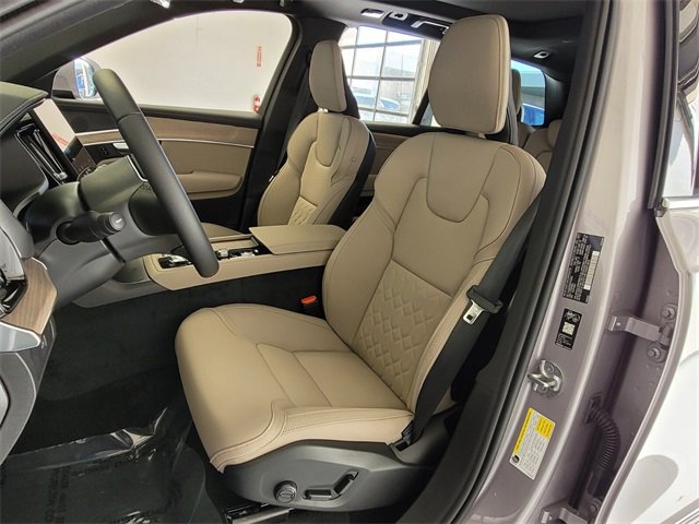 New 2026 Volvo XC90 B6 Core w/ Protection Package image 7