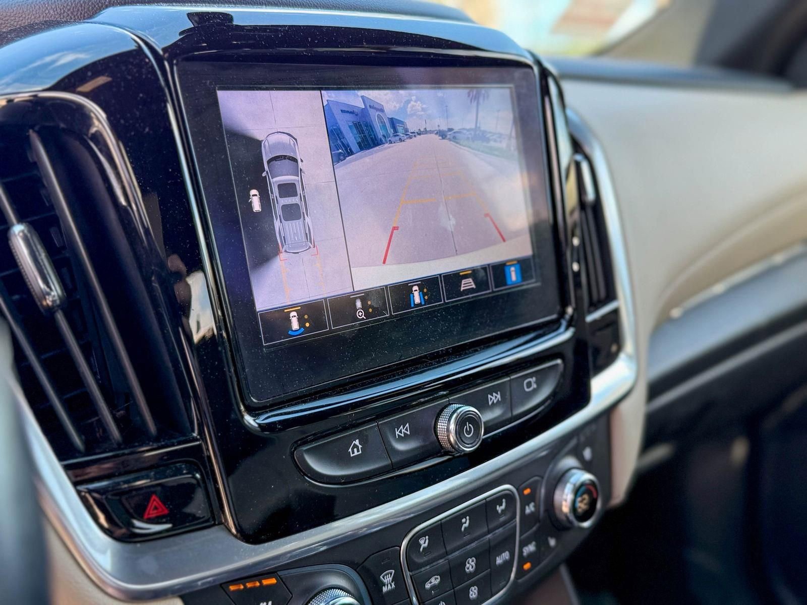 Used 2022 Chevrolet Traverse Premier image 27