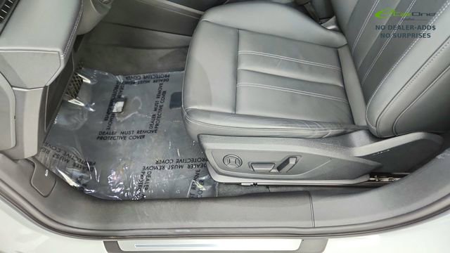 Used 2025 Audi A6 e-tron Premium Plus w/ Premium Plus RWD image 33