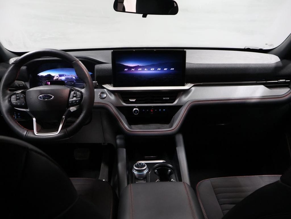 Used 2025 Ford Explorer ST-Line w/ ST-Line Street Pack image 14