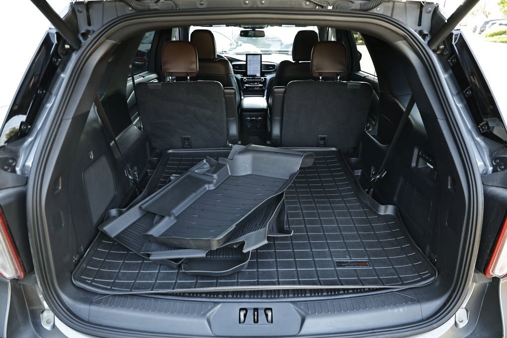 Used 2022 Ford Explorer Platinum w/ Equipment Group 601A AWD/4WD image 30