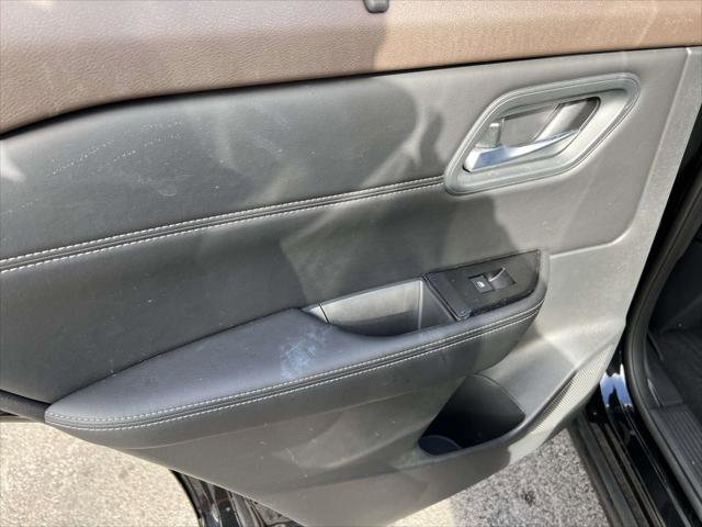 Used 2023 Nissan Rogue SV w/ SV Premium B Package image 11