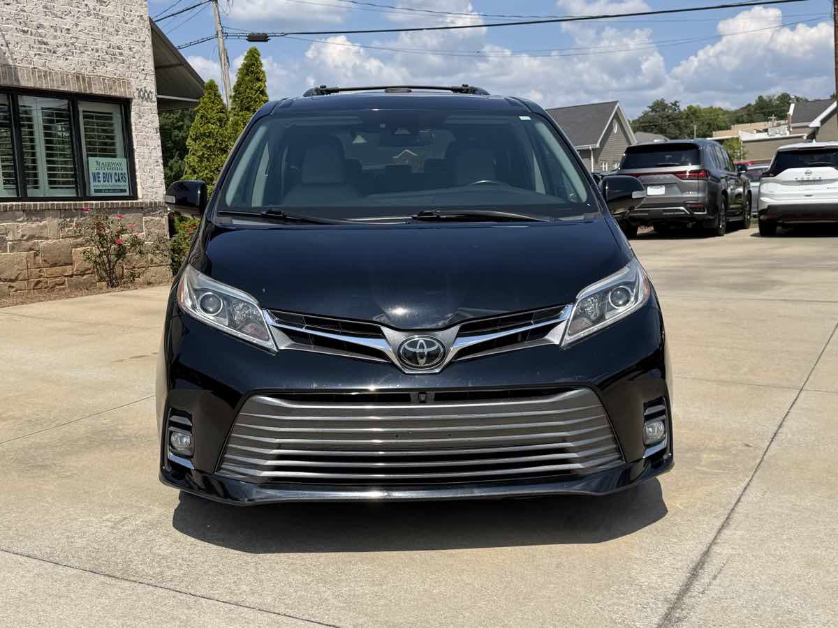 Used 2020 Toyota Sienna Limited Premium w/ Carpet Mat Package AWD/4WD image 3