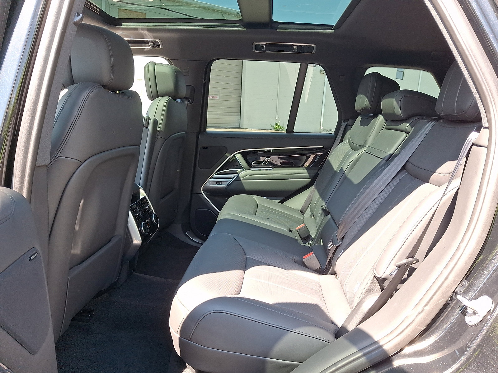 Used 2023 Land Rover Range Rover SE AWD/4WD image 5