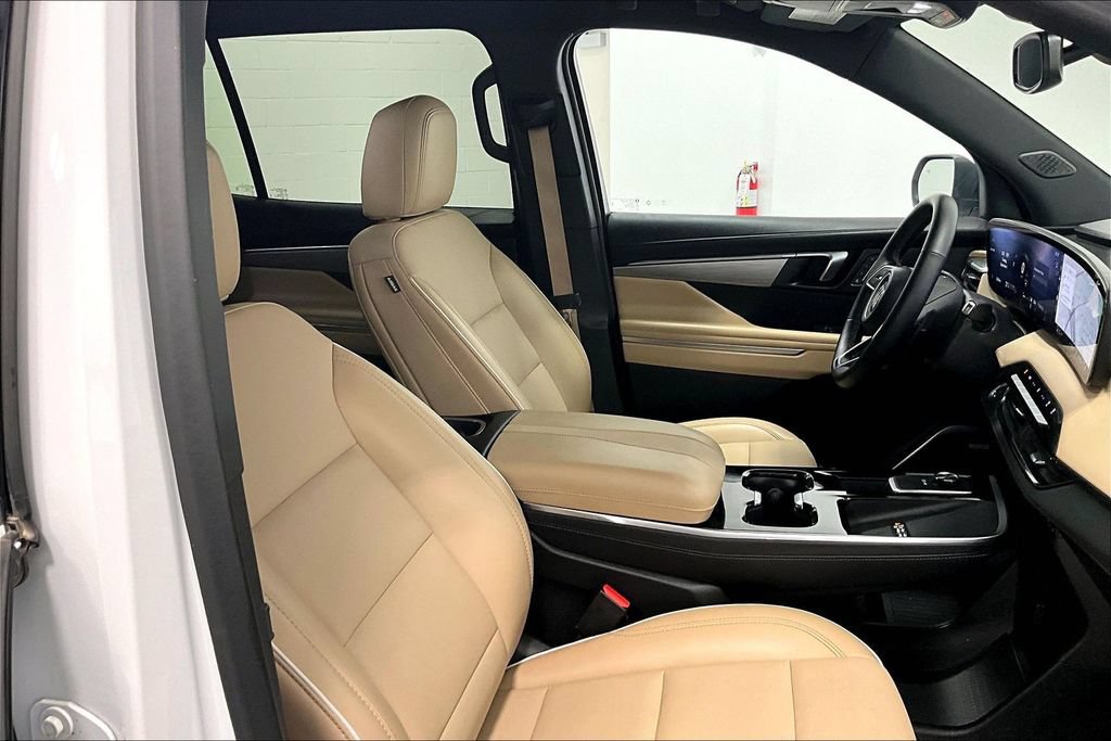 Used 2025 Buick Enclave Preferred w/ Power Package FWD image 7