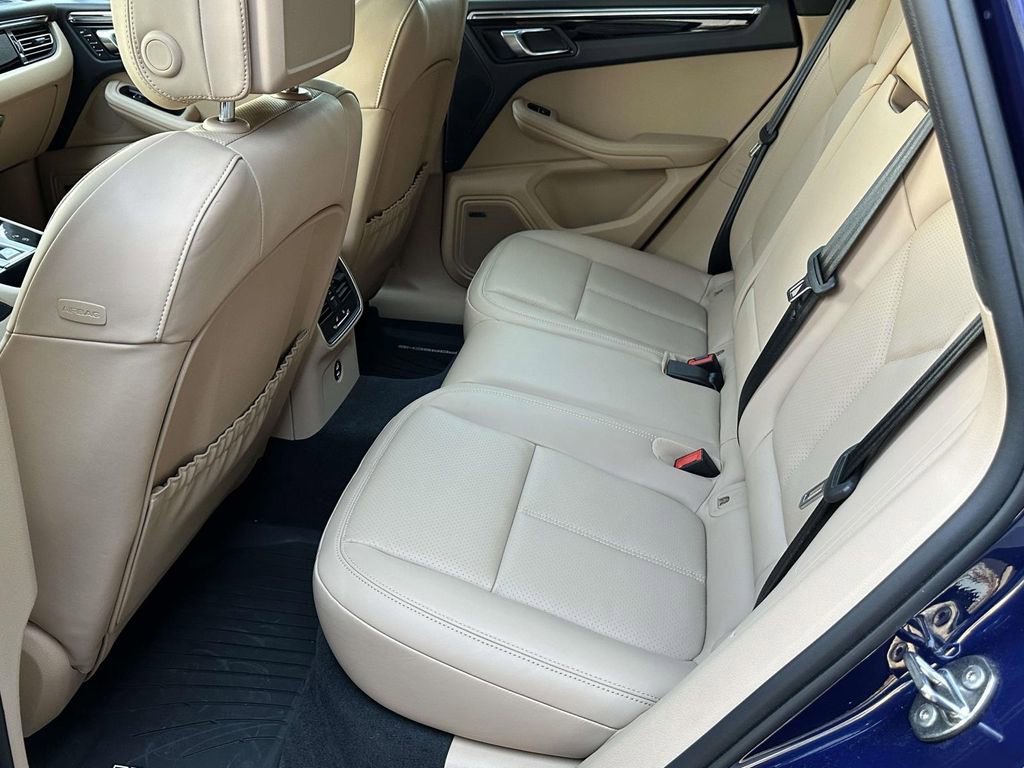 Certified 2026 Porsche Macan AWD/4WD image 13