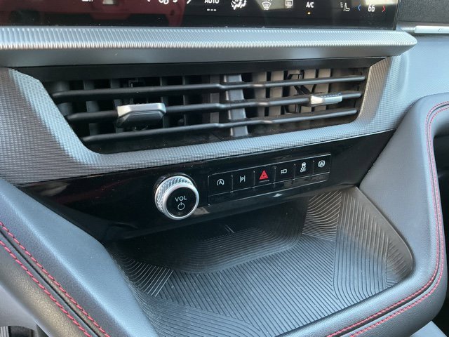 Used 2025 Ford Explorer ST-Line w/ ST-Line Street Pack image 25