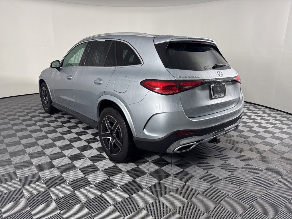 Used 2025 Mercedes-Benz GLC 350e 4MATIC image 4