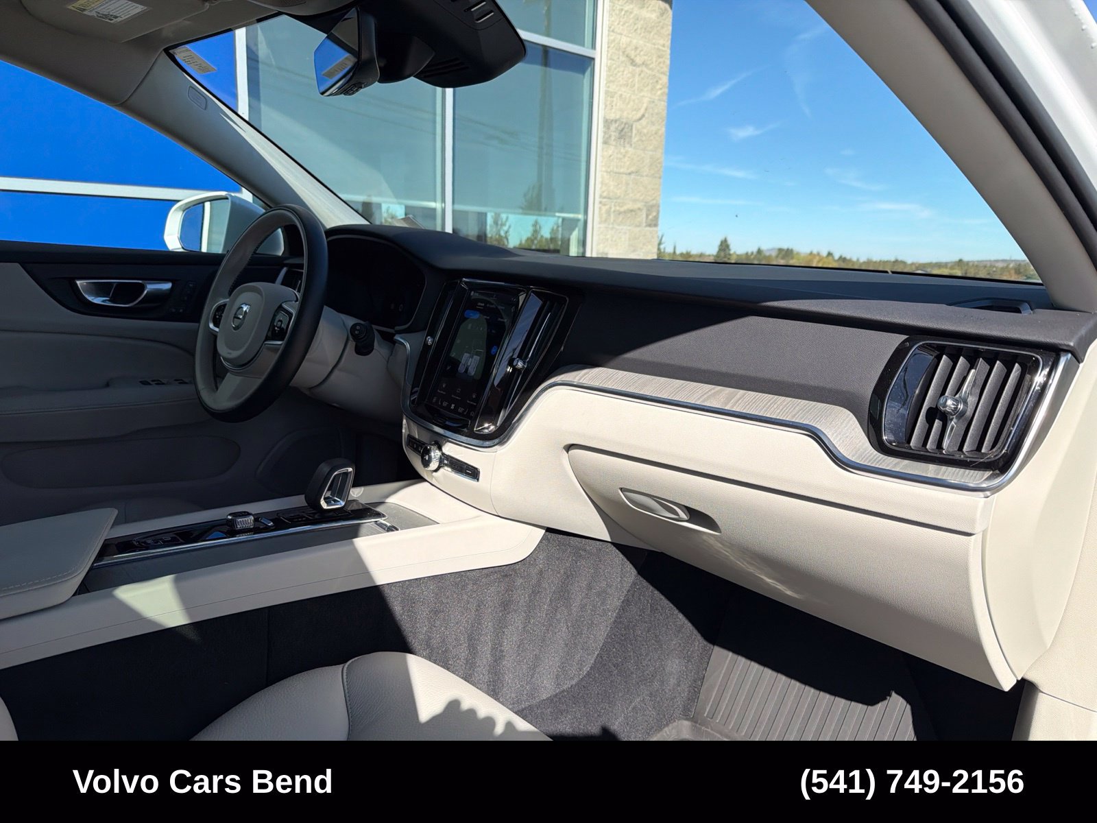 Certified 2025 Volvo V60 B5 Cross Country Plus AWD/4WD image 28