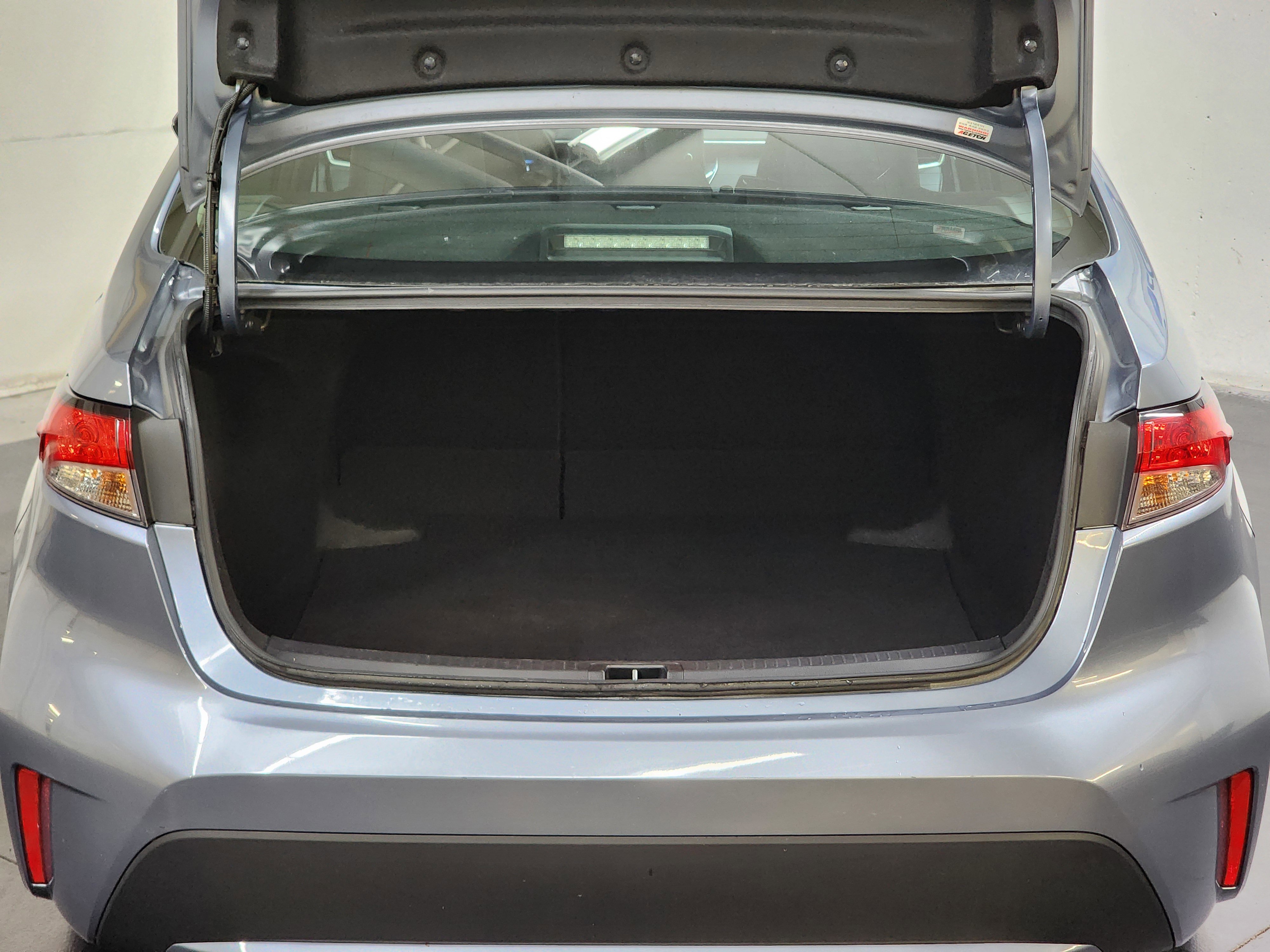 Used 2022 Toyota Corolla LE image 8