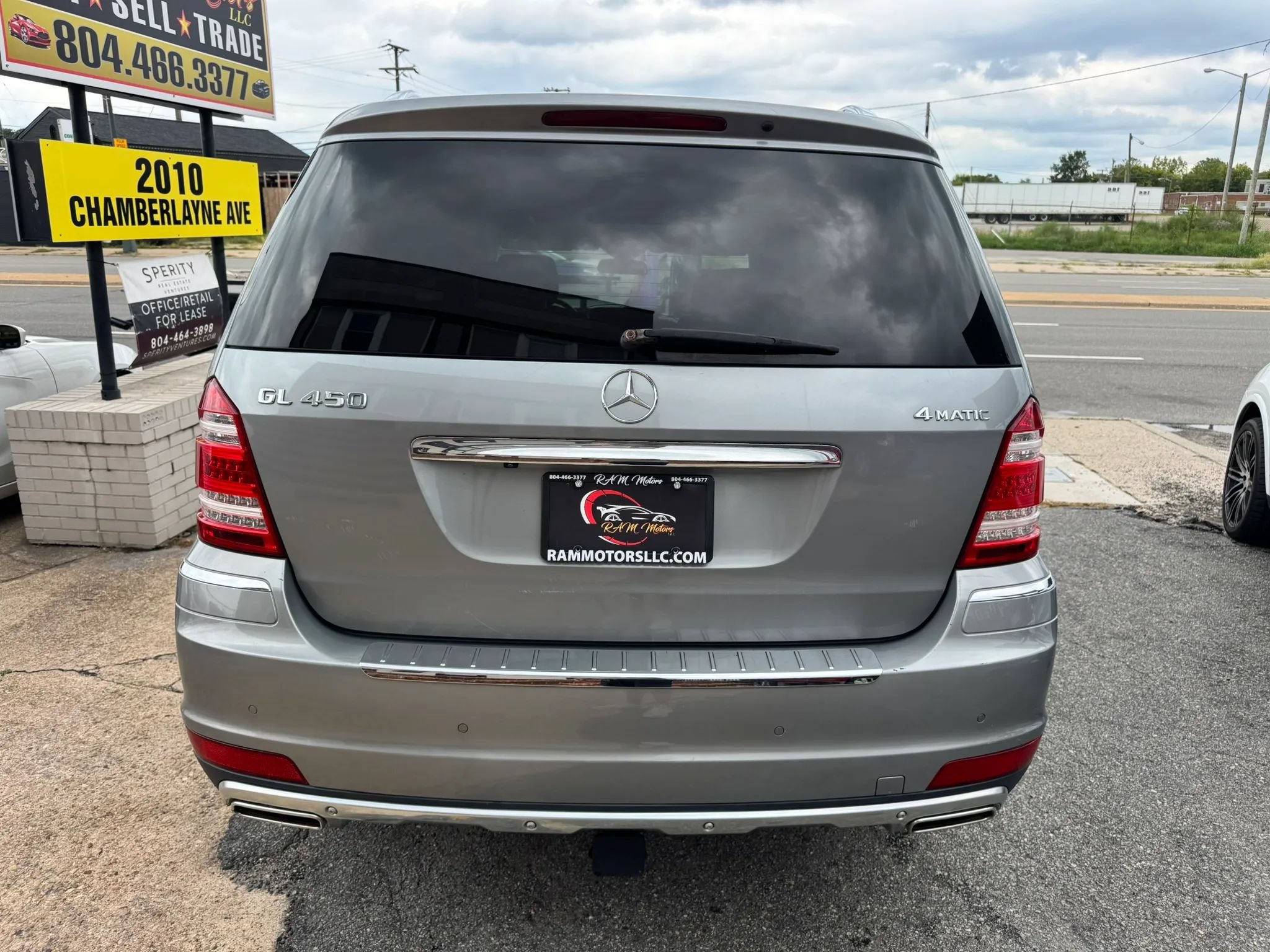 Used 2010 Mercedes-Benz GL 450 4MATIC image 4