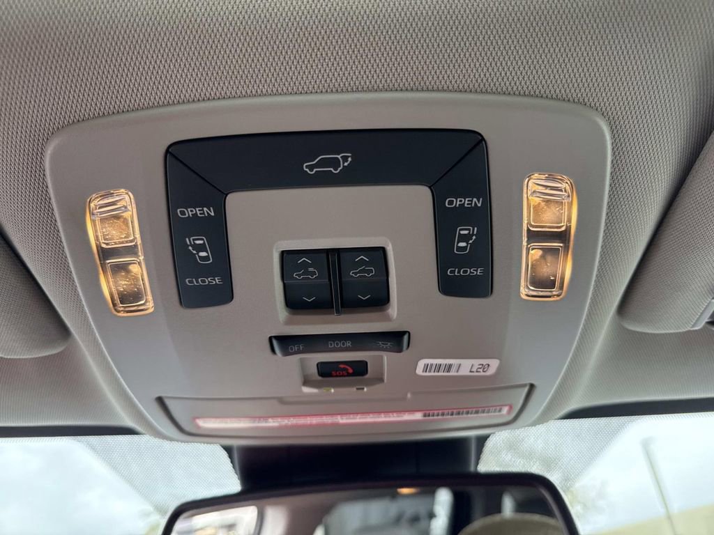 Used 2023 Toyota Sienna XLE image 43