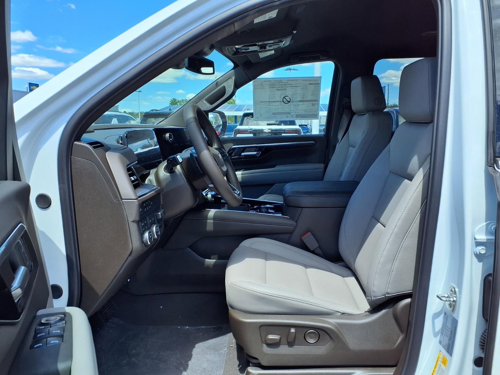 New 2026 Chevrolet Suburban LT w/ Comfort Package AWD/4WD image 14