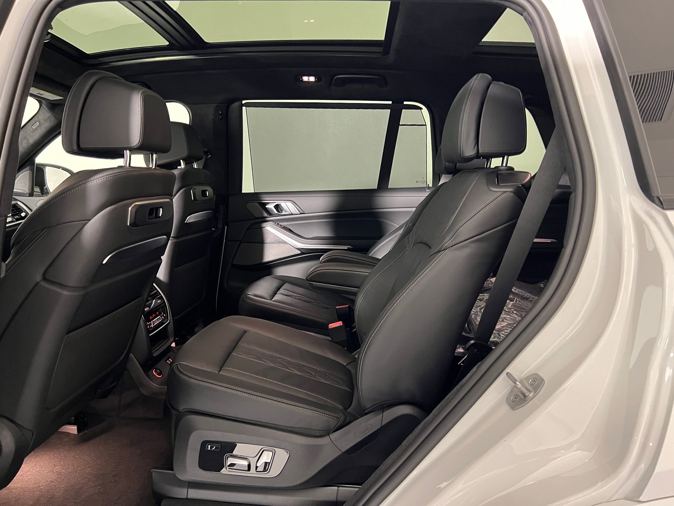 New 2026 BMW X7 M60i image 14