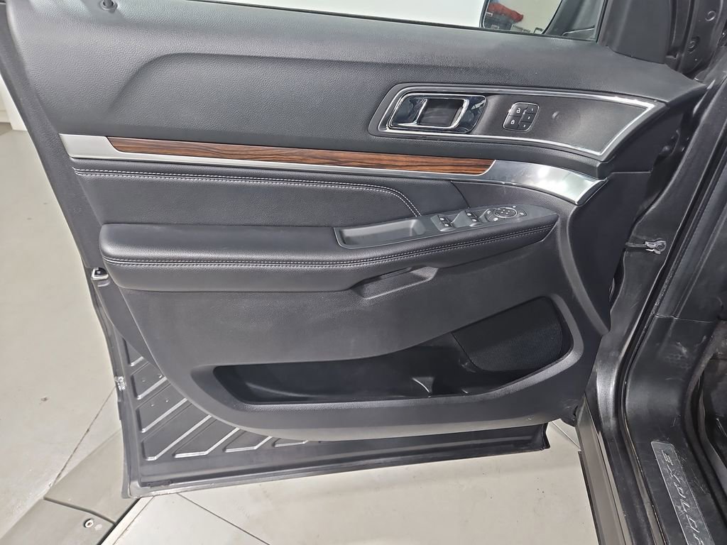 Used 2019 Ford Explorer Limited w/ Class III Trailer Tow Package image 11