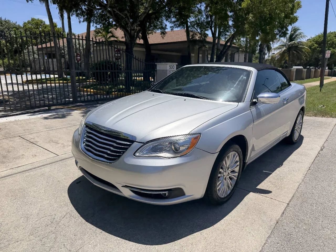 Used 2011 Chrysler 200 Limited FWD image 5