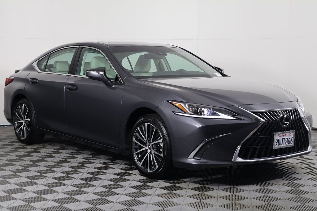 Used 2025 Lexus ES 300h w/ Premium Package image 3