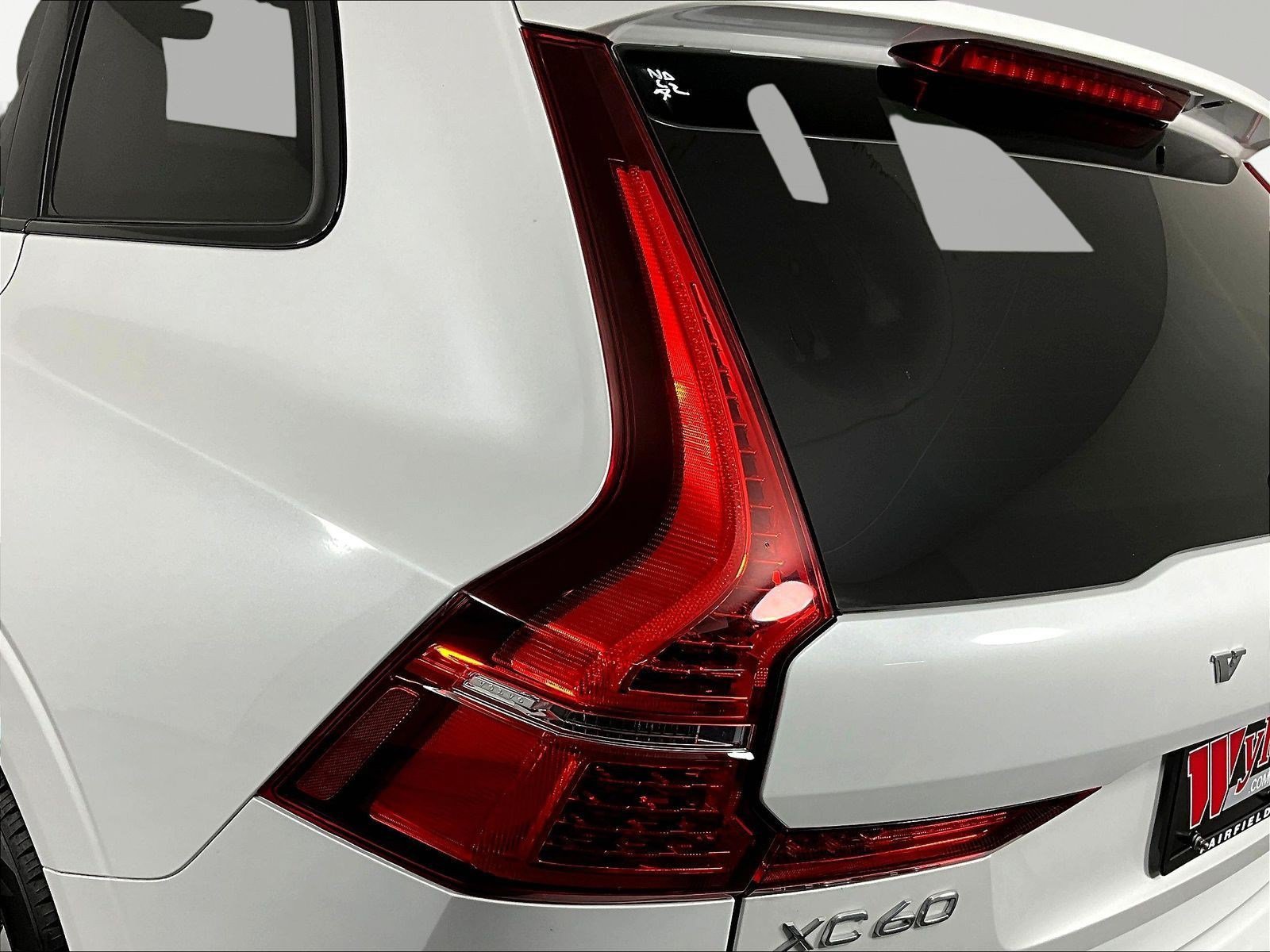 Used 2023 Volvo XC60 B5 Plus AWD/4WD image 23