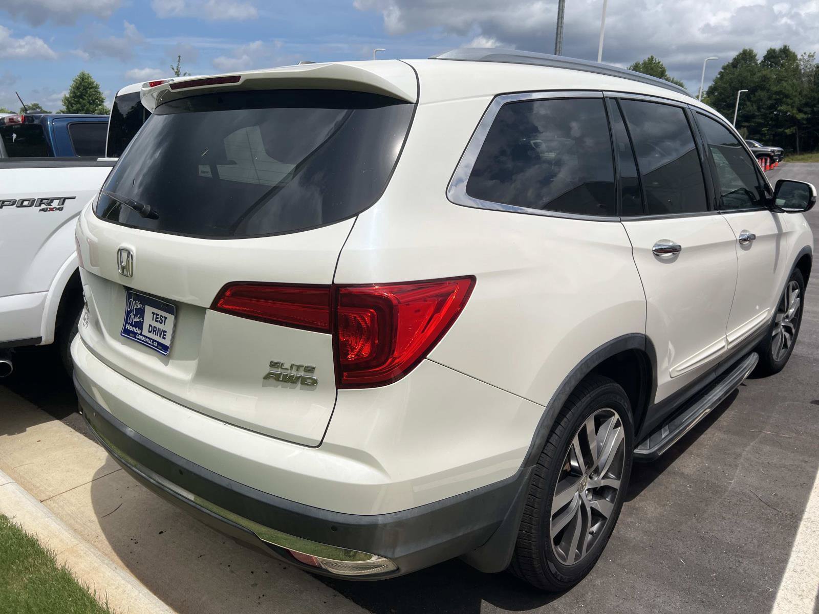 Used 2017 Honda Pilot Elite image 4