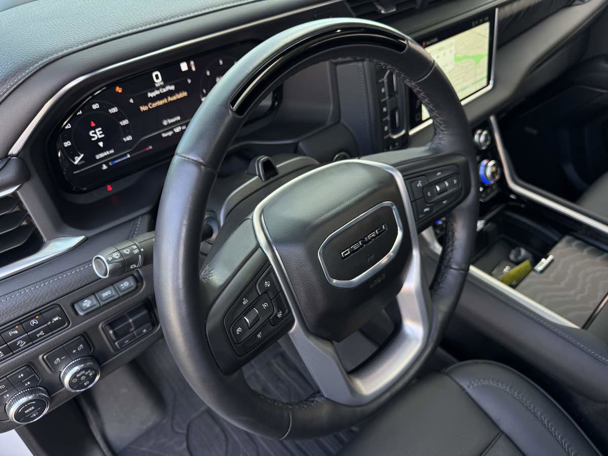 Used 2024 GMC Yukon Denali w/ Advanced Technology Package image 28