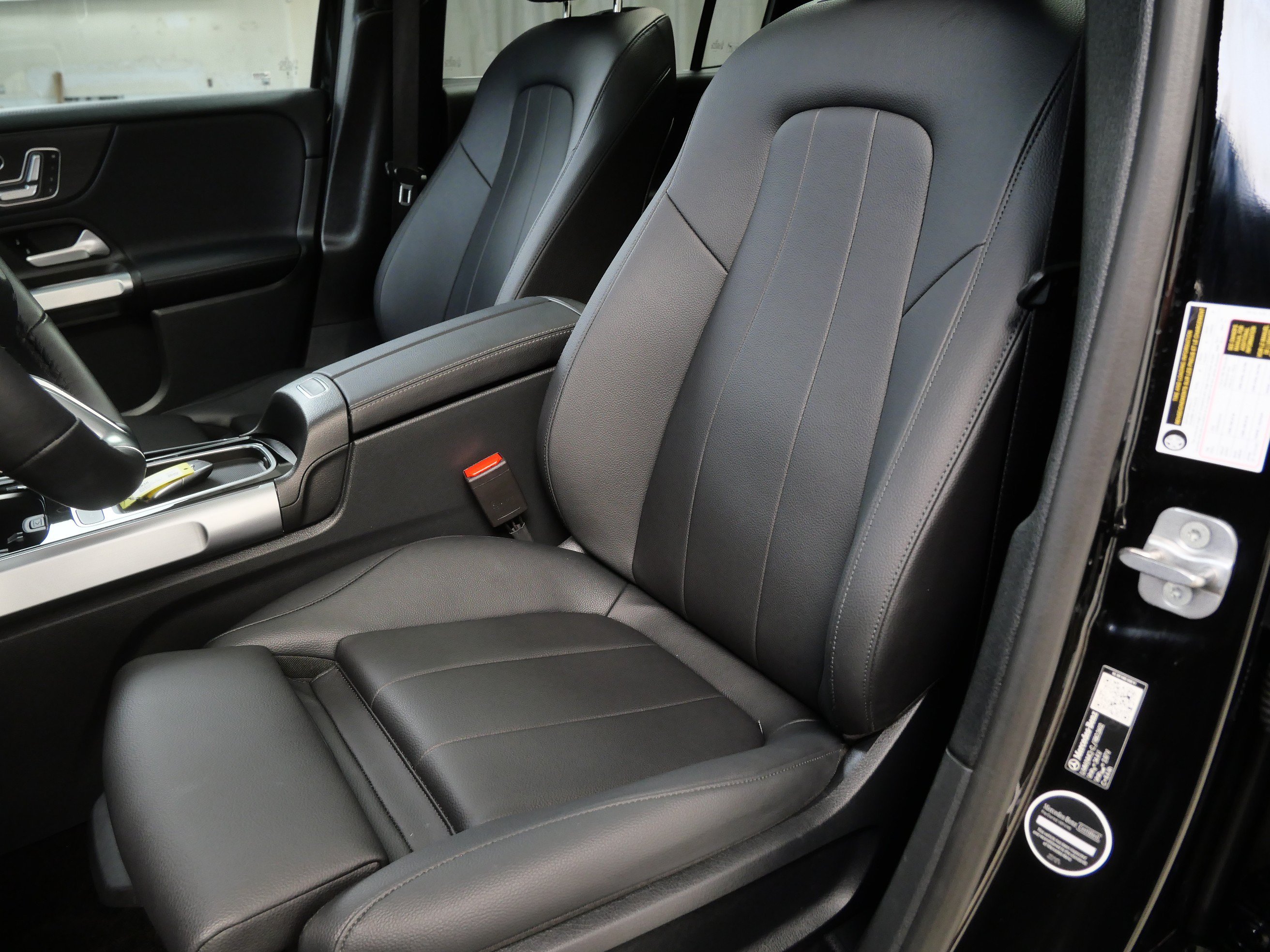 Certified 2026 Mercedes-Benz GLB 250 4MATIC image 3