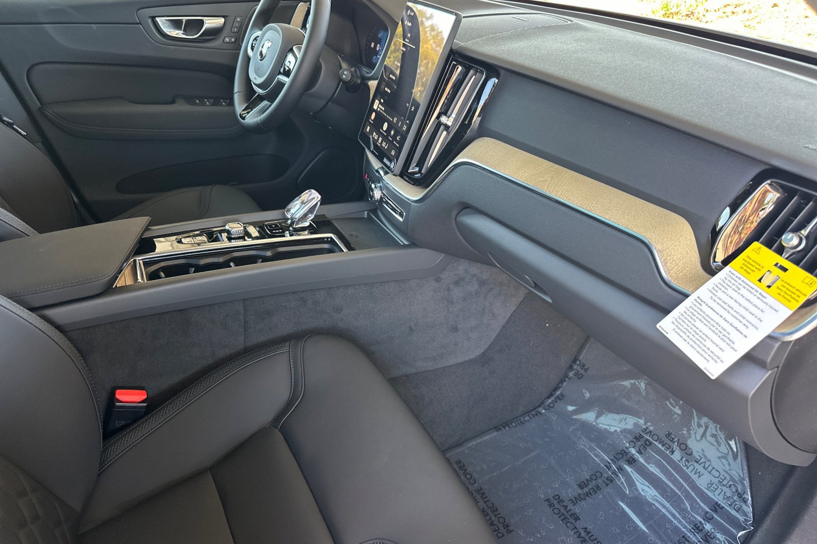 New 2026 Volvo XC60 B5 Plus w/ Climate Package AWD/4WD image 12