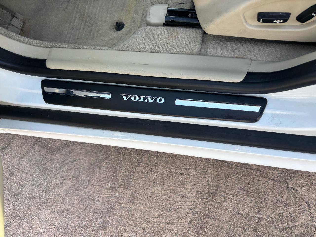 Used 2015 Volvo XC60 T6 w/ Proximity Package FWD image 9