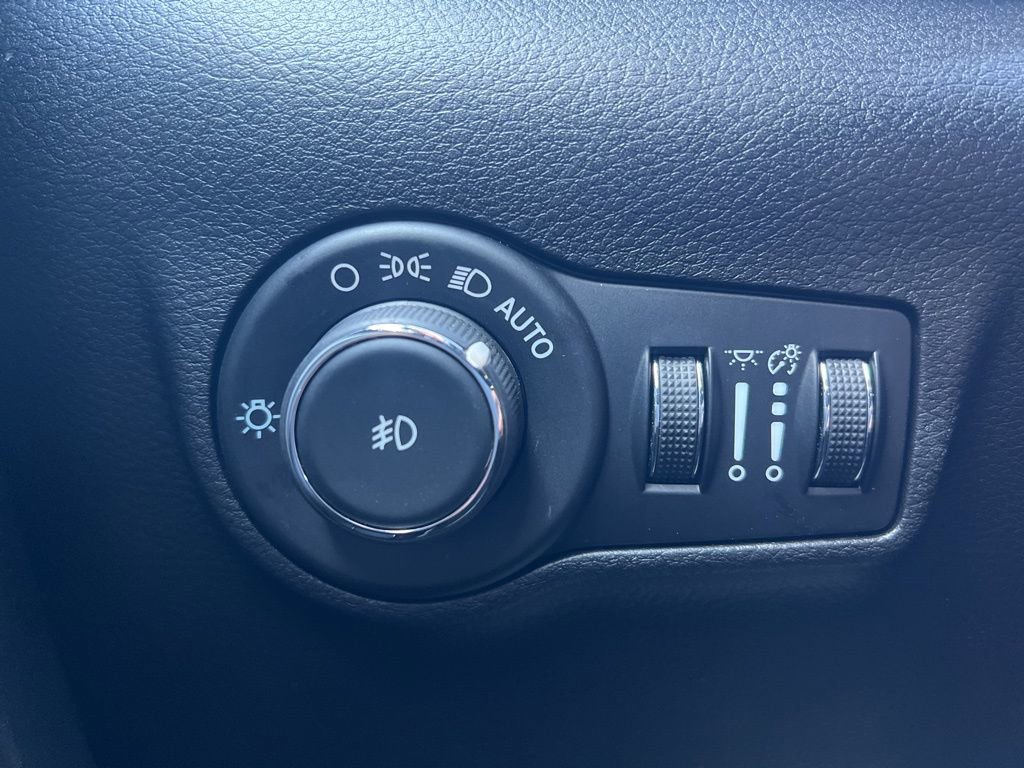 Used 2025 Jeep Compass Limited image 14